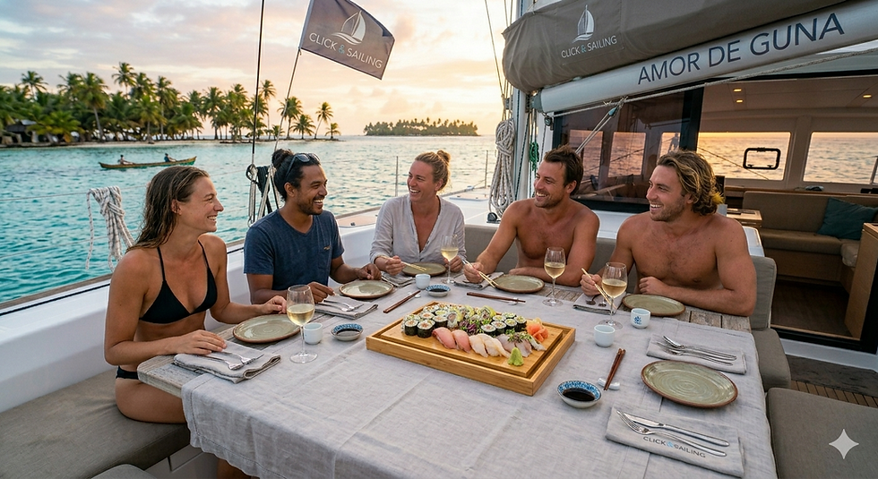 Un grupo de seis amigos sonriendo y disfrutando de una barbacoa de mariscos y carnes en una playa virgen de San Blas, con un catamarán de Click and Sailing anclado en aguas turquesas de fondo