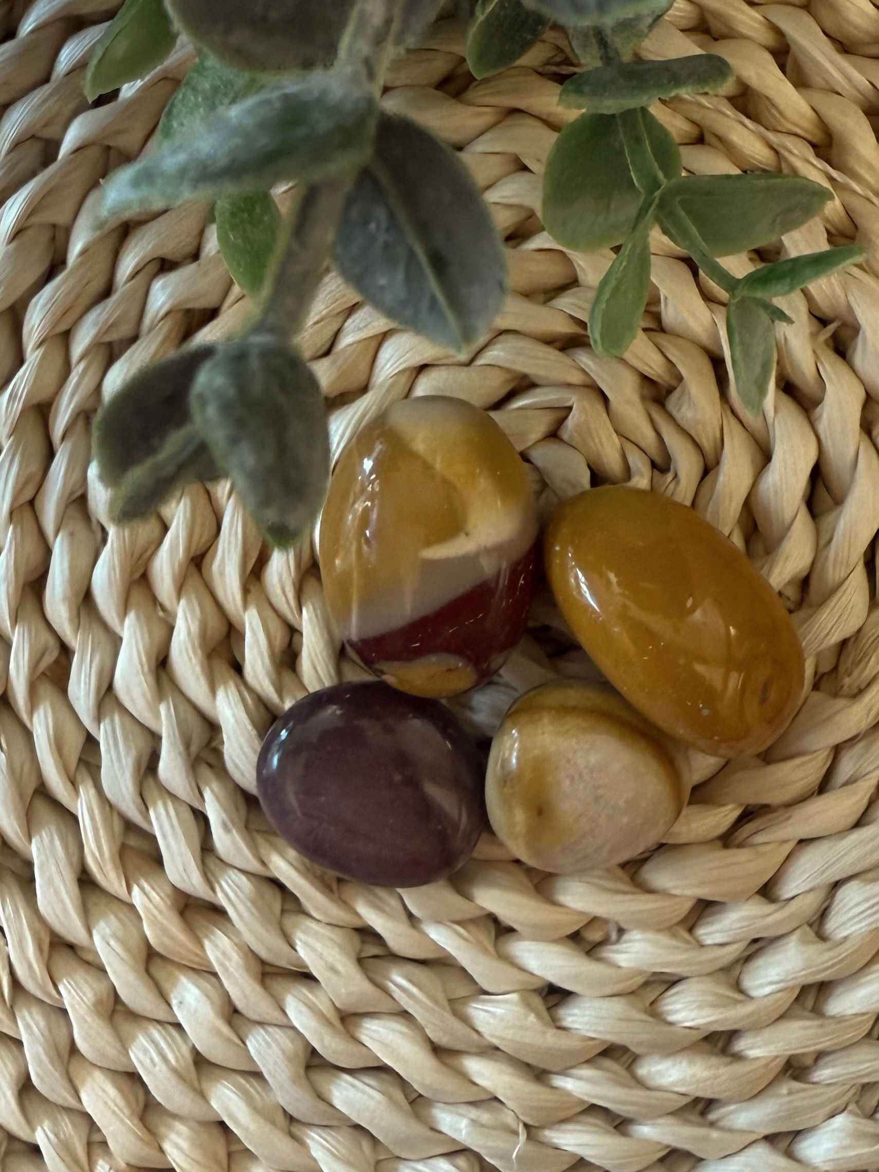 Mookaite Jasper, tumbled