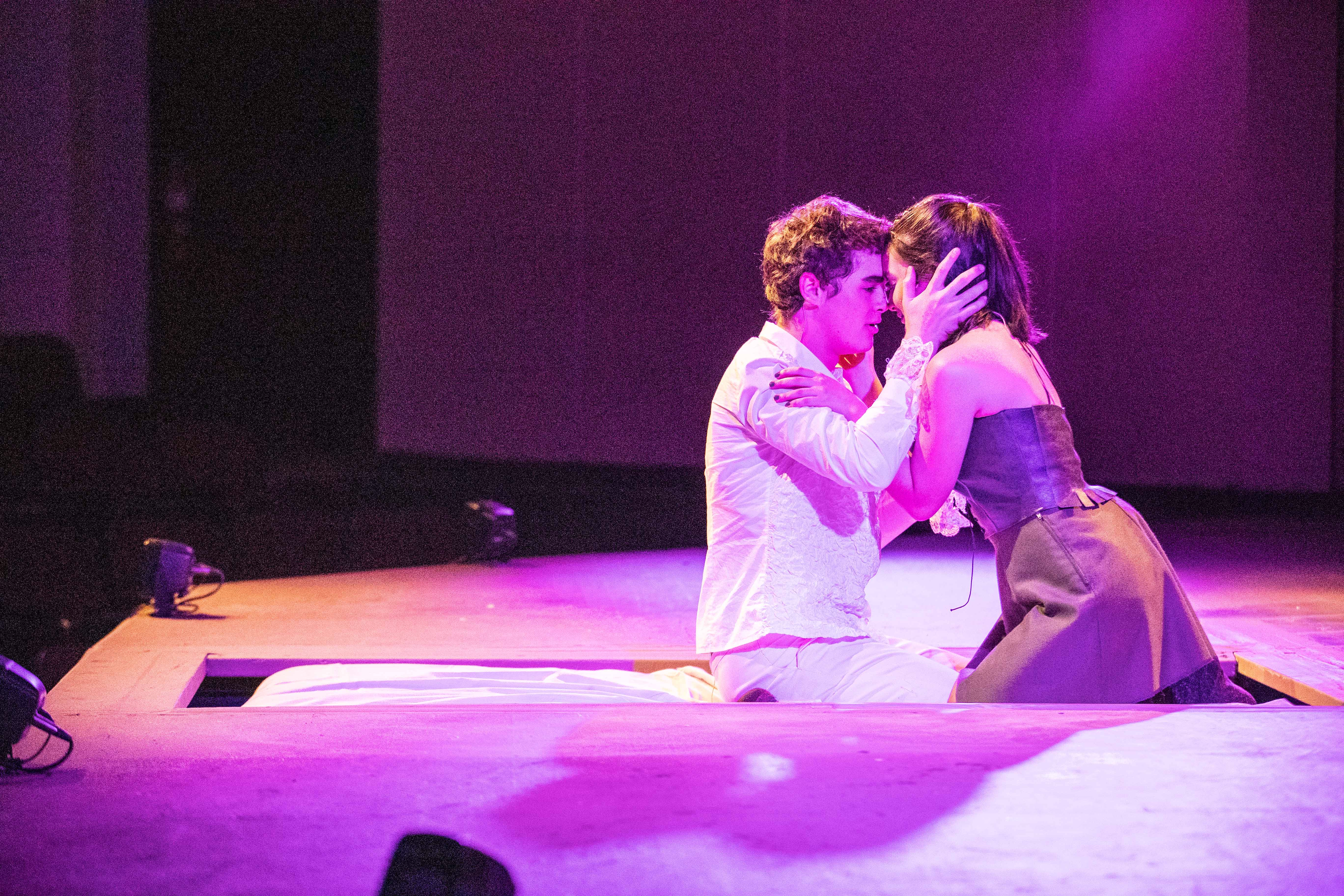 A_ROMEOJULIET-876