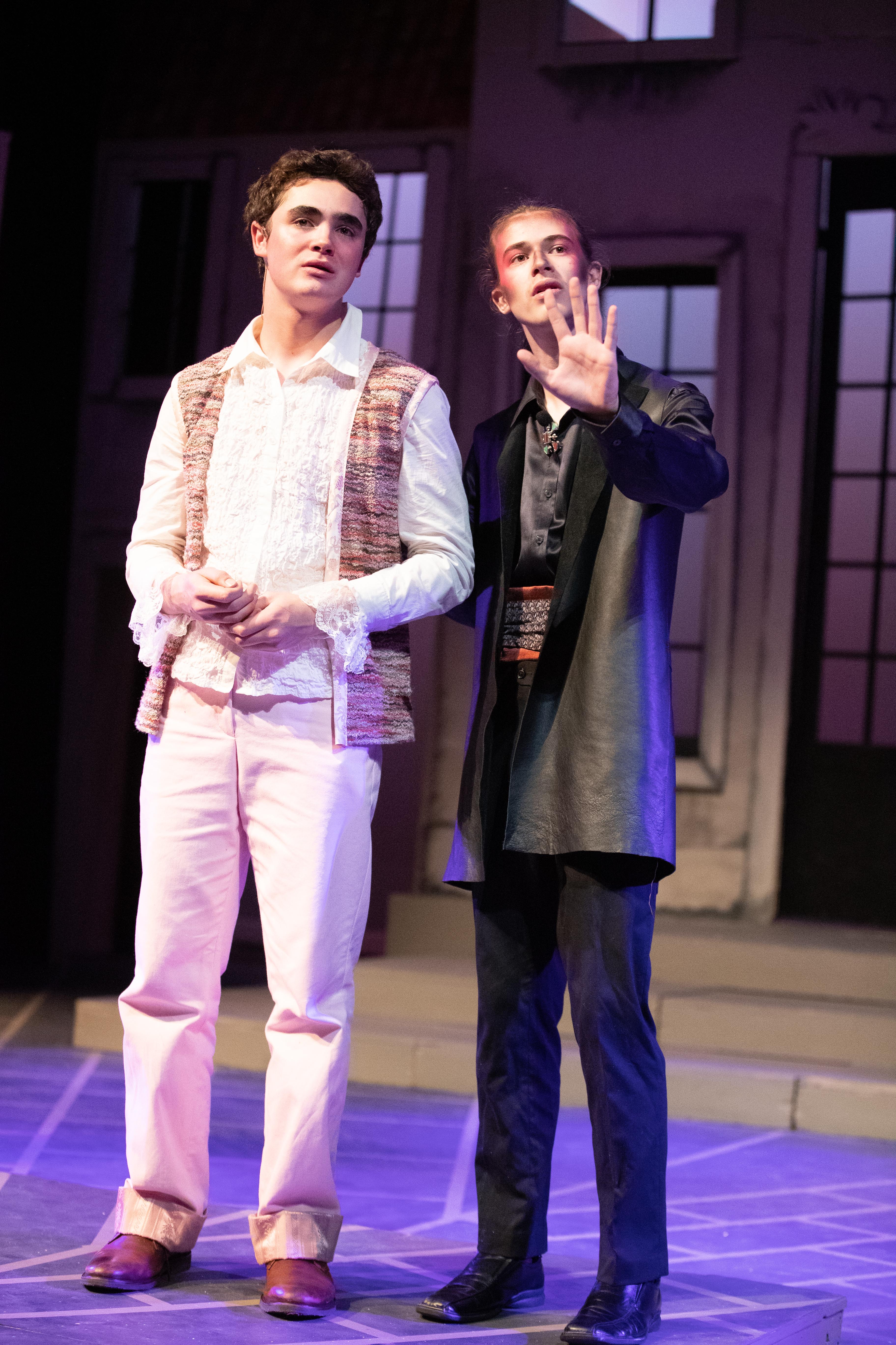 A_ROMEOJULIET-147