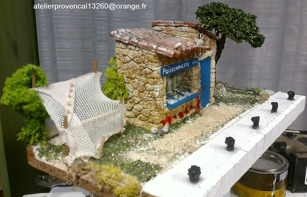 Miniature : poissonnerie sur le port .