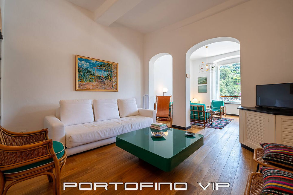 Appartamento Vistamare a Portofino – soggiorno luminoso con parquet e vista panoramica sul mare