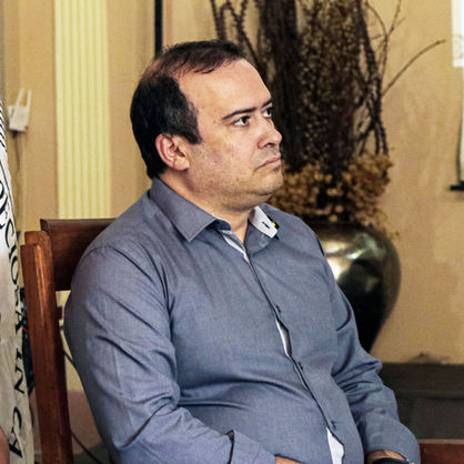 Erik ingressa com ação para impedir decisão da Câmara