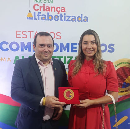 Prefeitura recebe Selo Nacional de Compromisso com a Alfabetização