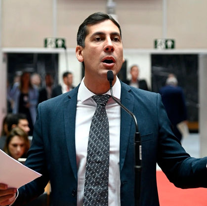 Deputado Lucas Lasmar propõe uso de inteligência artificial para modernizar a saúde em Minas
