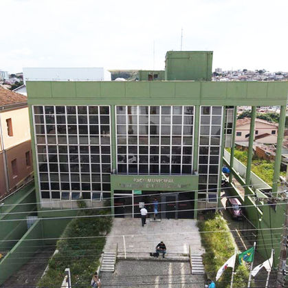Prefeito freia despesas e determina ajuste fiscal