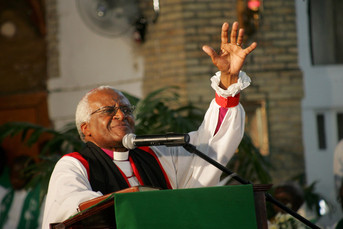 Tributos de reconocimiento a Desmond Tutu