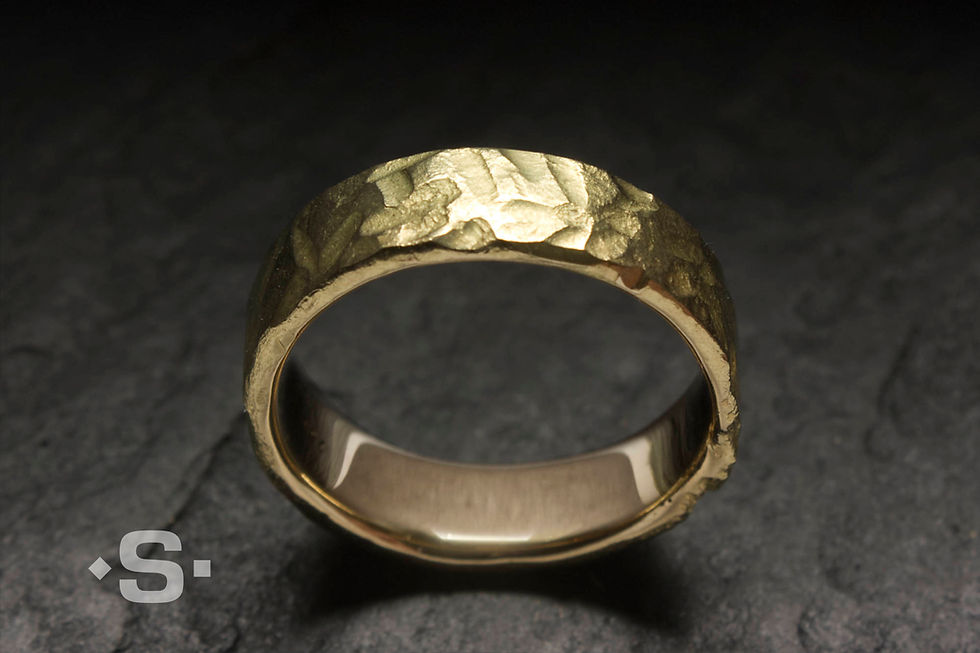 Miniaturbild: Ring aus Gelbgold 750 in der Seitenansicht