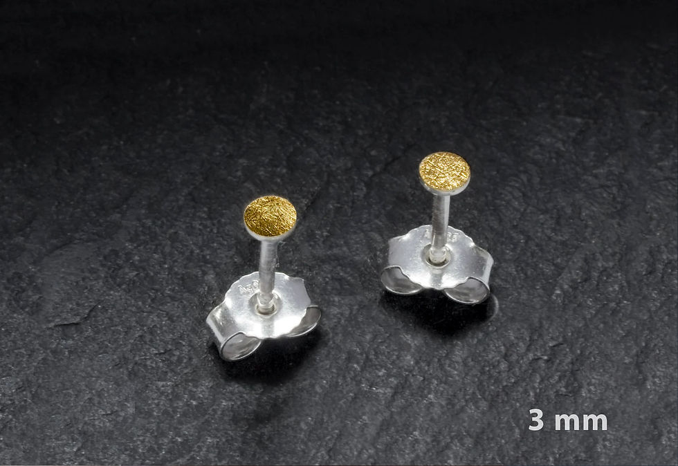Miniaturbild: Minimalistische Ohrstecker aus Gold 999 und Silber 925