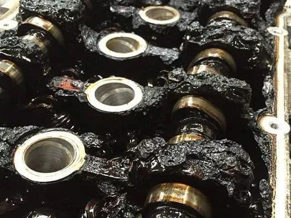 オイル交換をまともにしないエンジン内部