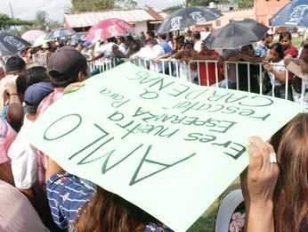 La llegada de AMLO al C-27