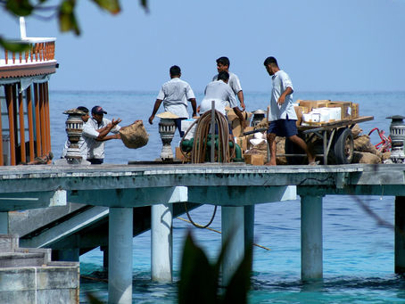 ސަރވިސް ޗާޖްގައި މައްސަލަ އުޅޭނަމަ މިނިސްޓްރީއަށް އެންގުުުުުމަށް އެދިއްޖެ