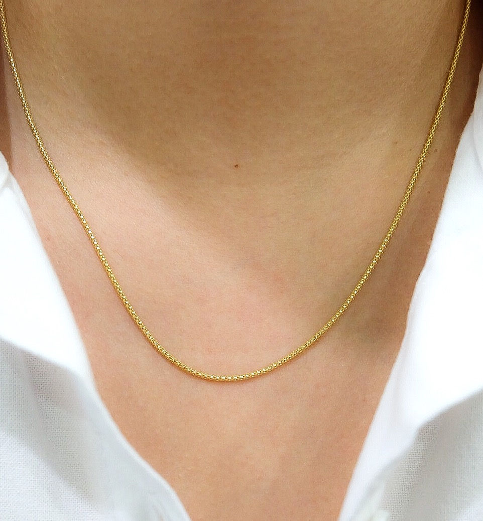 Thumbnail: Minimalist Chains in Yellow Gold