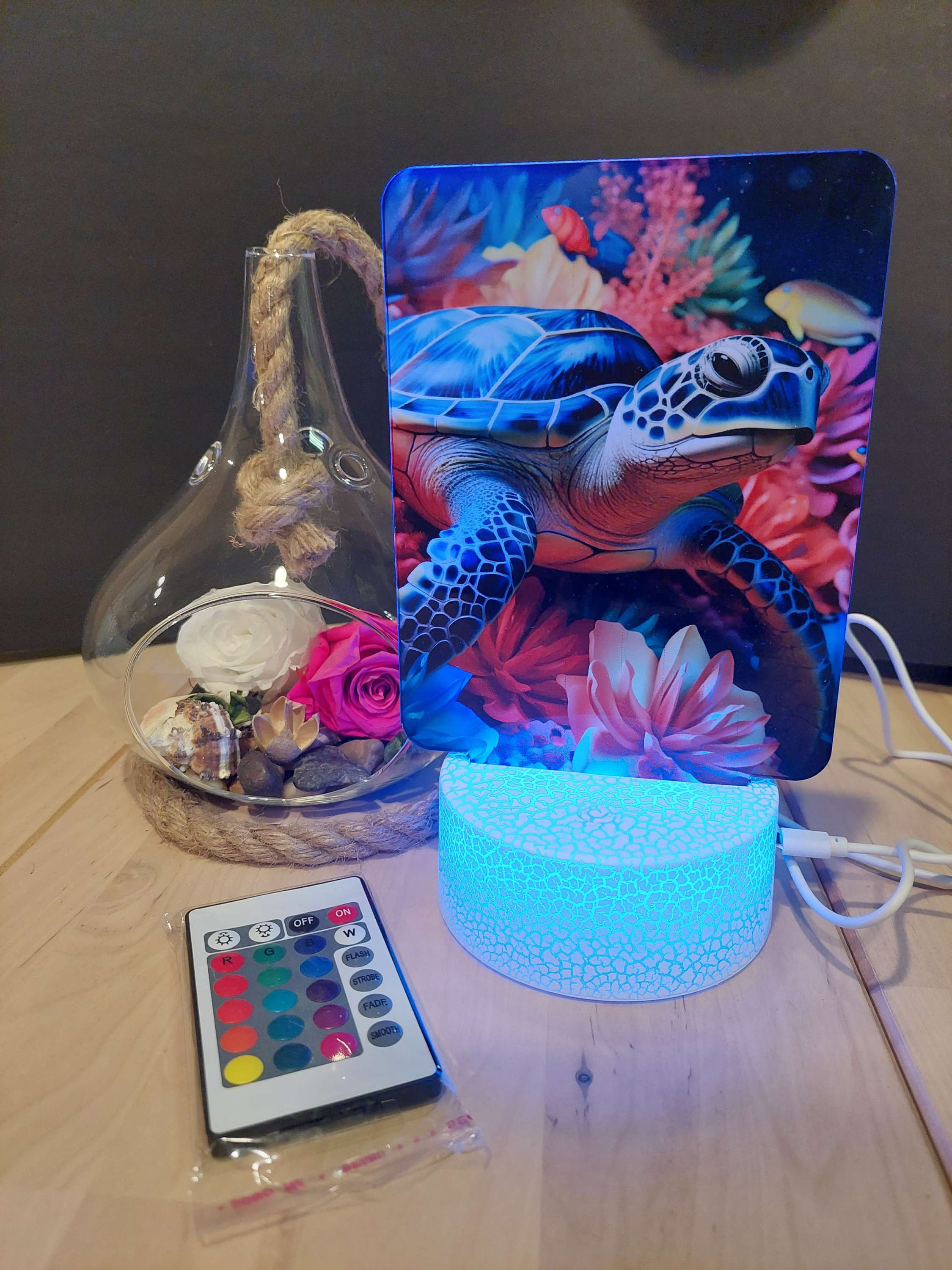 Veilleuse en plastique à craquelure / Cracked plastic night light