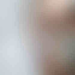 Elena Acus complementos, Ángela Pedregal y Anais Martínez hablando