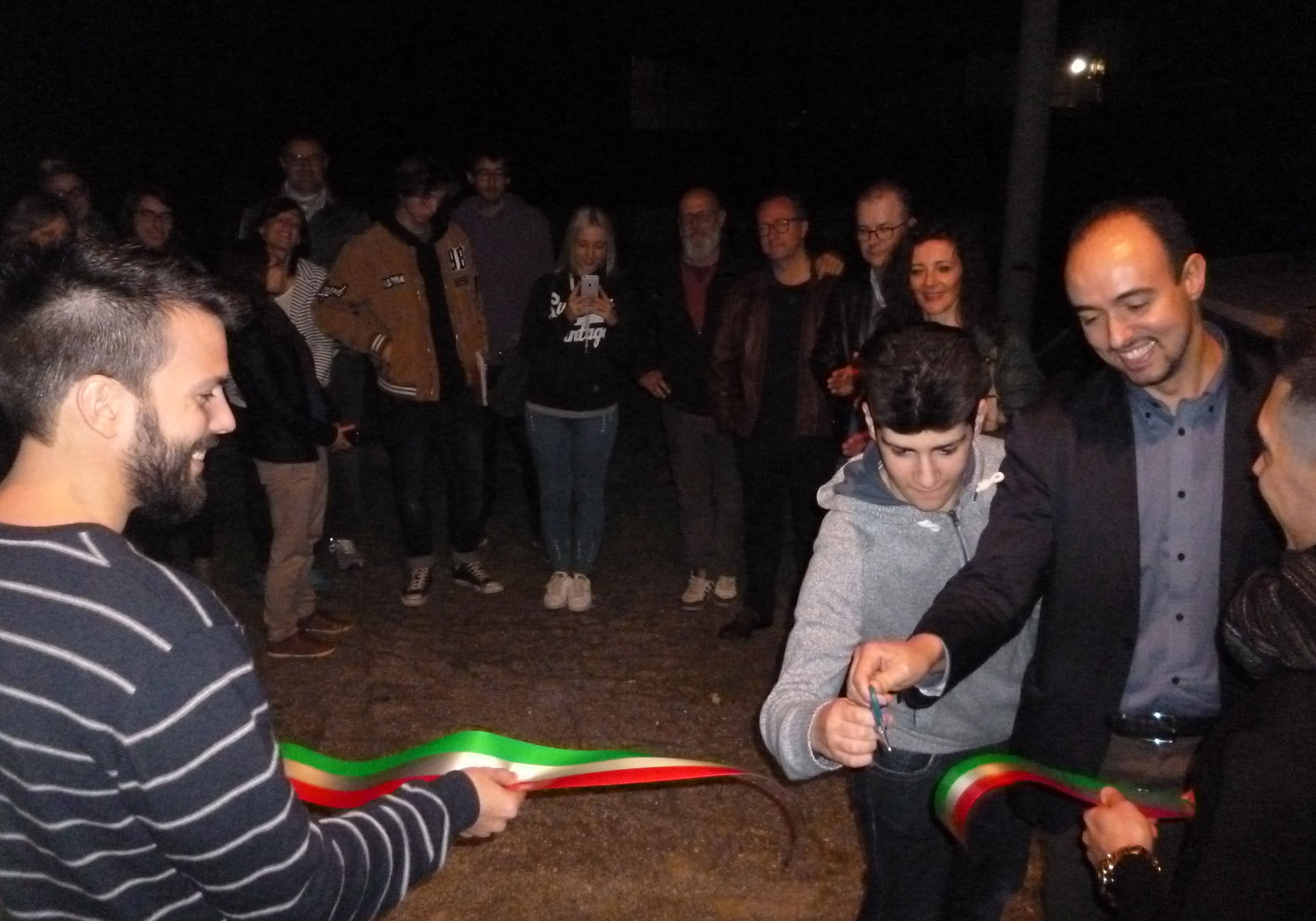 Inaugurazione WakeHubGallery 24 marzo 2017 taglio del nastro