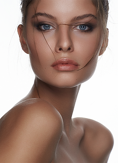 Chiara+clean+make+up(1).png