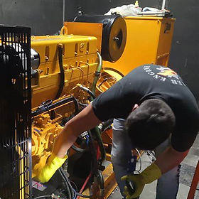 Adaptamos tu equipo a las nuevas necesidades que puedan surgir (nuevas alarmas necesarias, configuraciones cuadros de control, cambio de cuadros de control, telegestión, depósitos auxiliares de combustible, etc.) y, con el fin de ofrecer un servicio óptimo, ponemos a tu disposición todas las herramientas necesarias para ofrecerte los mejores resultados en cuanto a la prevención de averías.