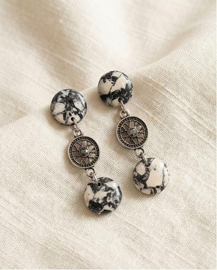 Beyaz & Siyahi Polimerkil El Yapımı Küpe ( aparat paslanmaz çelik)