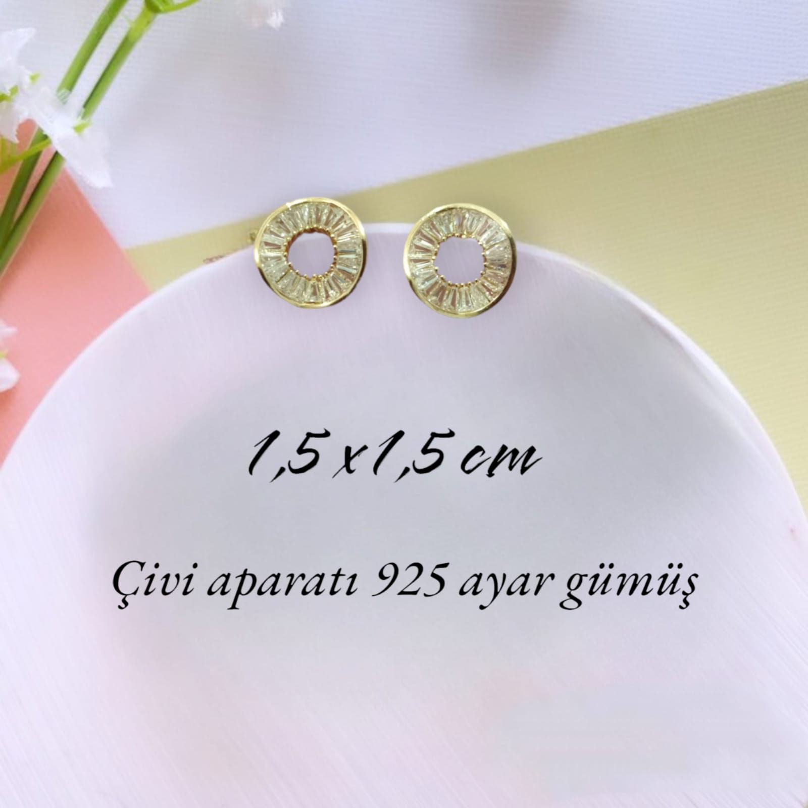 925 Ayar Gümüş Zirkon Taşlı Oval Küpe