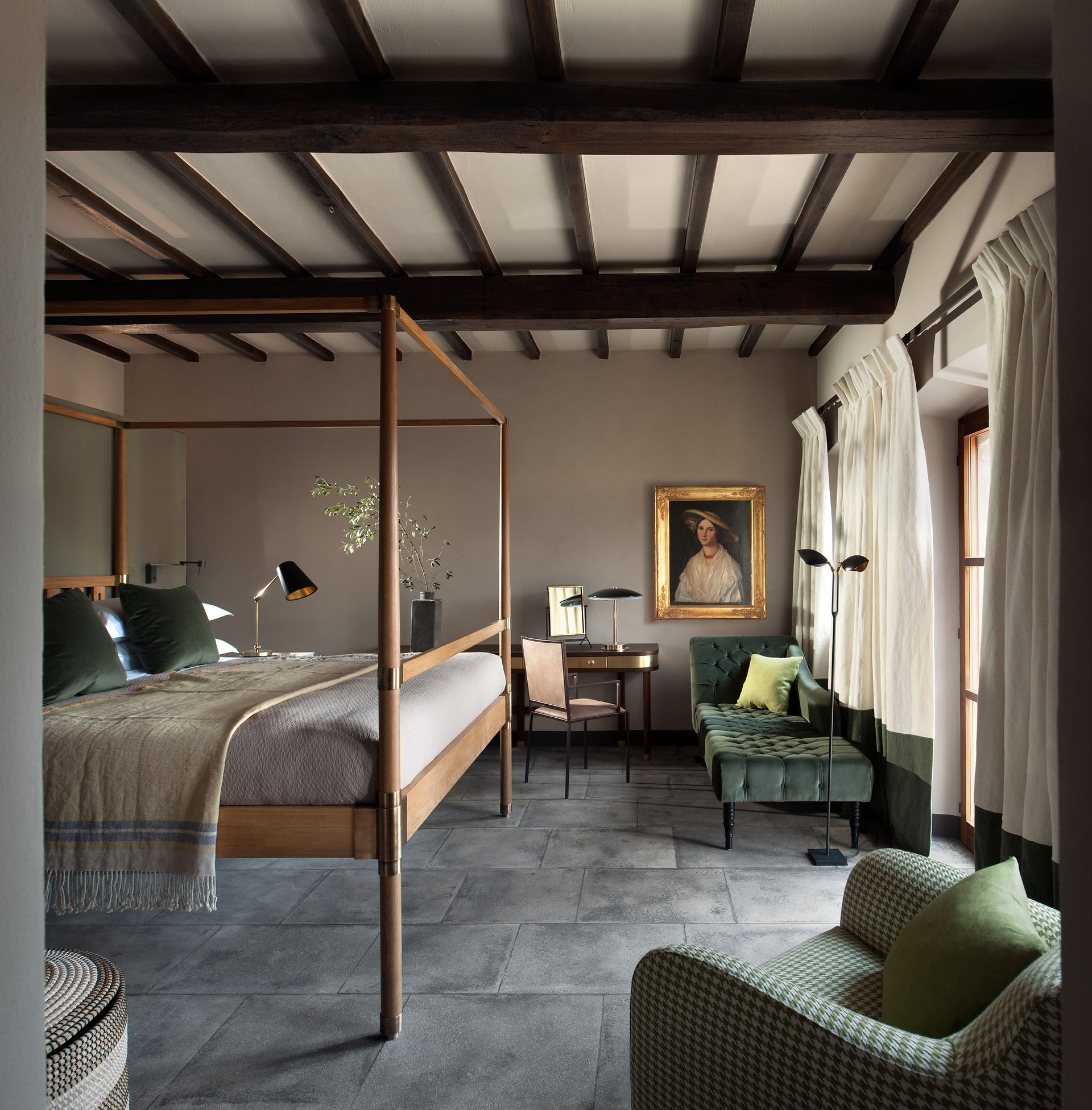 As in Pintaverna, most of the houses in Reschio are furnished with bespoke furniture and lighting