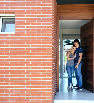 couple-at-the-entrance-of-their-house-TH