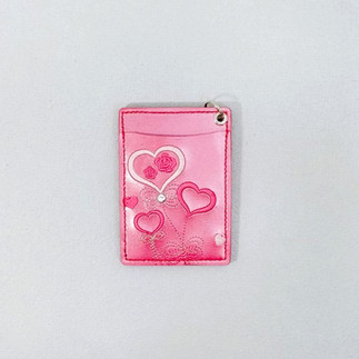 パールレッド色のランドセルをリメイクしたパスケースの制作事例|アトリエタカ