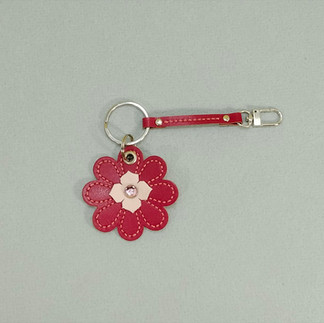 ランドセルリメイクで作った花形キーホルダ