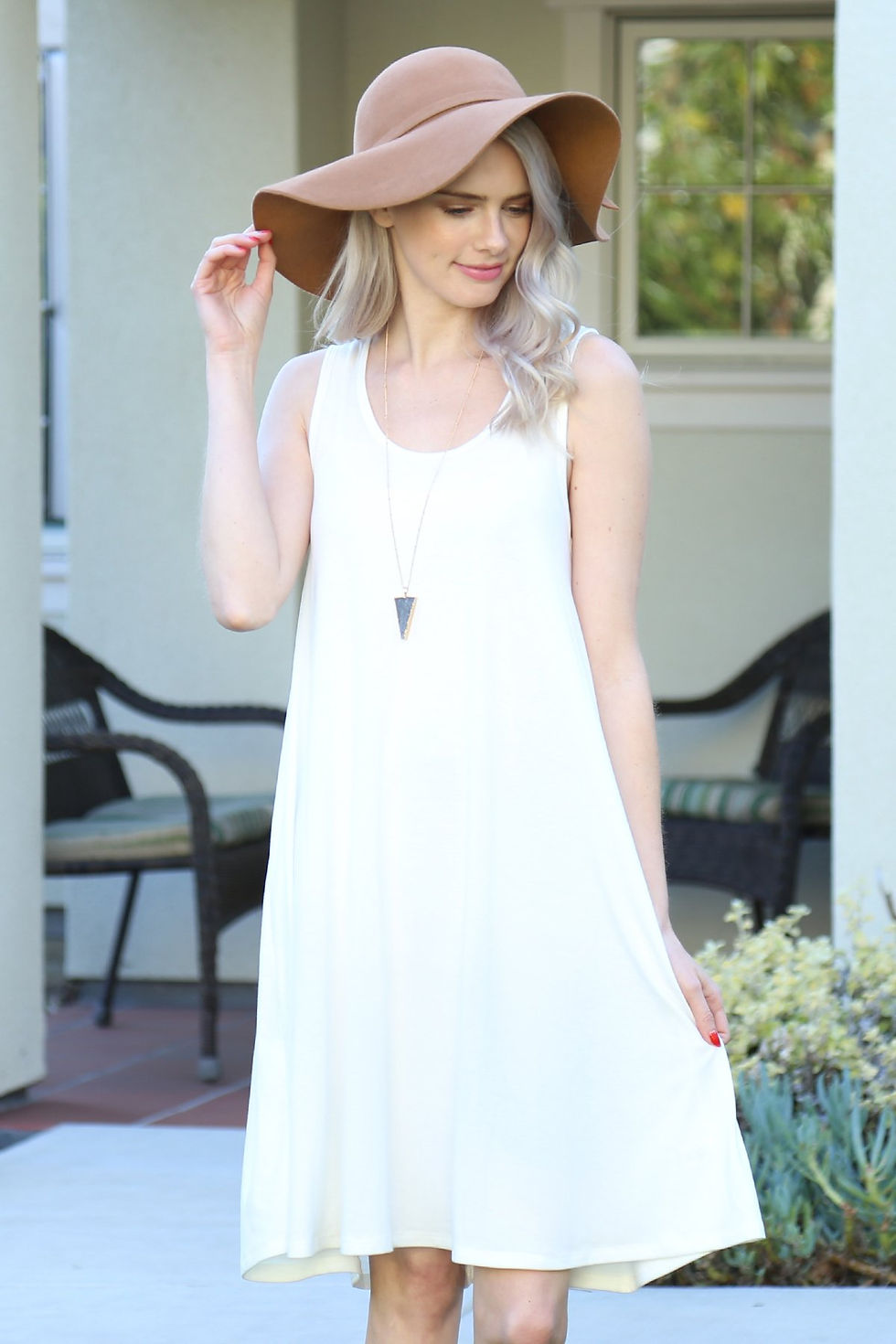 Thumbnail: Sleeveles Flared Pocket Dress