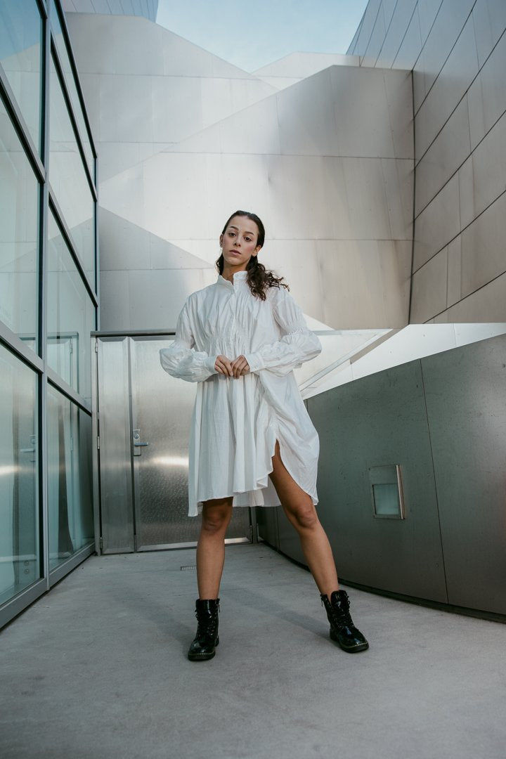 الصورة المصغرة: Hotaru Long Sleeve Pleated Shirt Dress - White