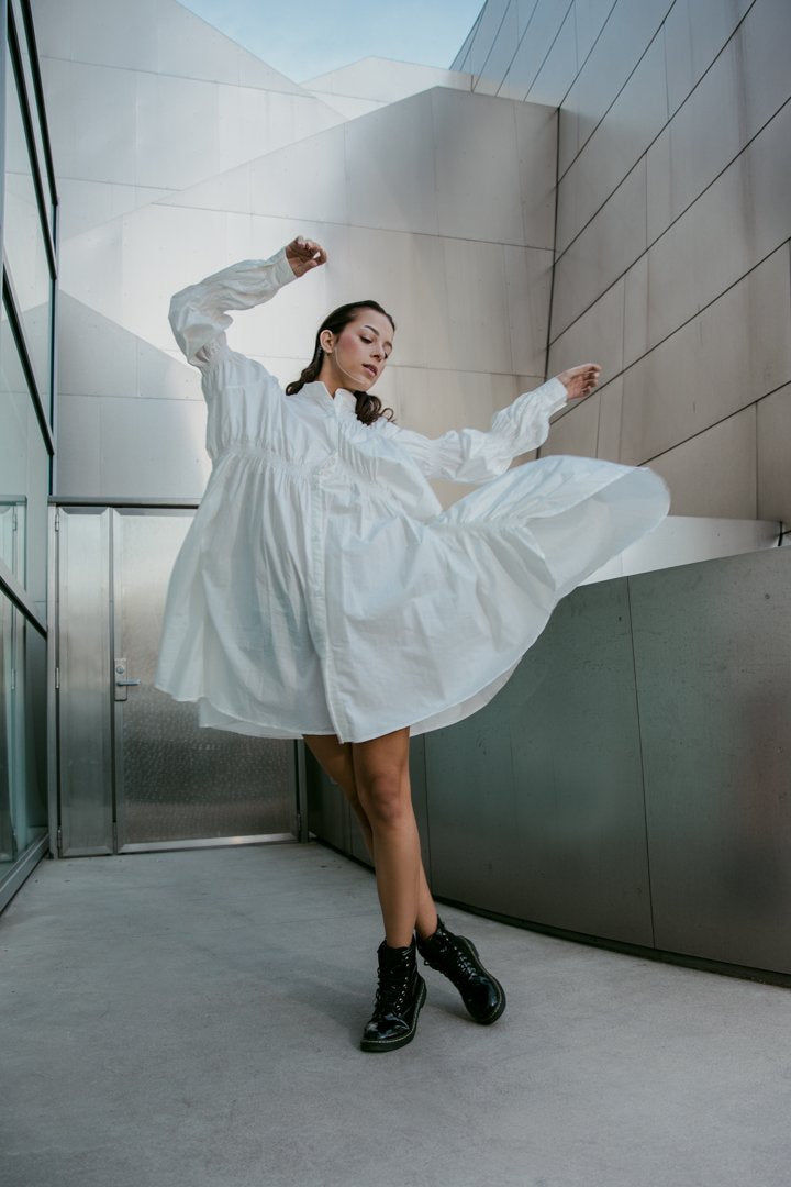 الصورة المصغرة: Hotaru Long Sleeve Pleated Shirt Dress - White