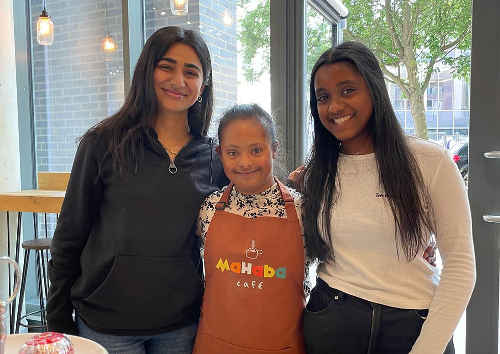 L-R: Friend Yashika, Mahaba Learner Rathi, Rathi's sister Sethu.