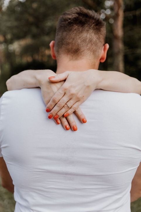 authentisches Paarshooting im Wald in Fürstenwalde - Knipz-Art Fotografie