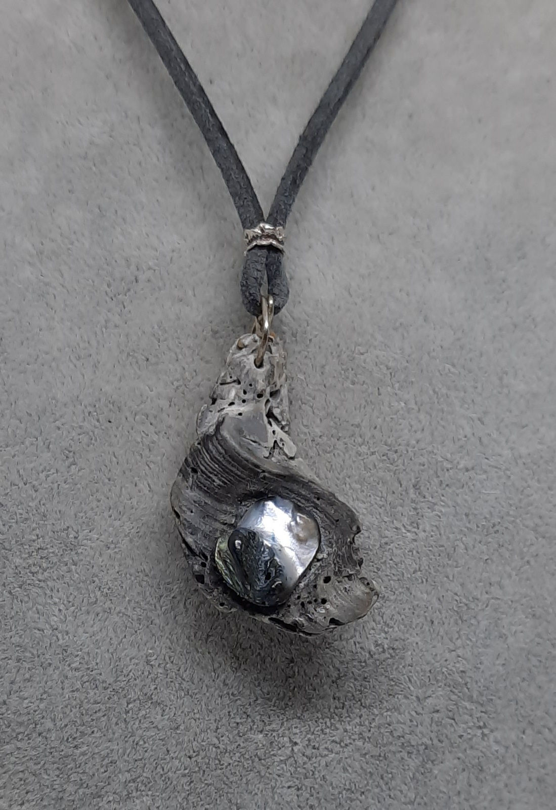 Hanger van schelp met een mother of pearls