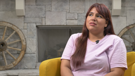 Female employee from Dixie Belle Paint Company giving a testimonial.