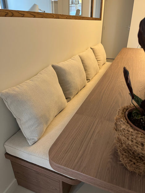 Réalisation d'une banquette et de coussins assortis.
tissu Rodéo Casamance
