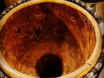 梅雨はジャンベの皮が破れる季節。