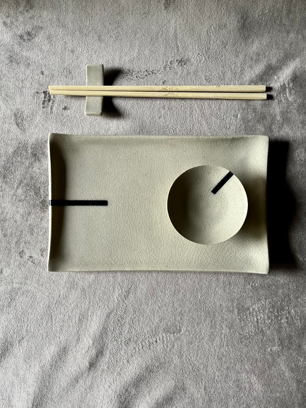 Conjunto para sushi feito à mão em cerâmica de alta temperatura, na cor off-white