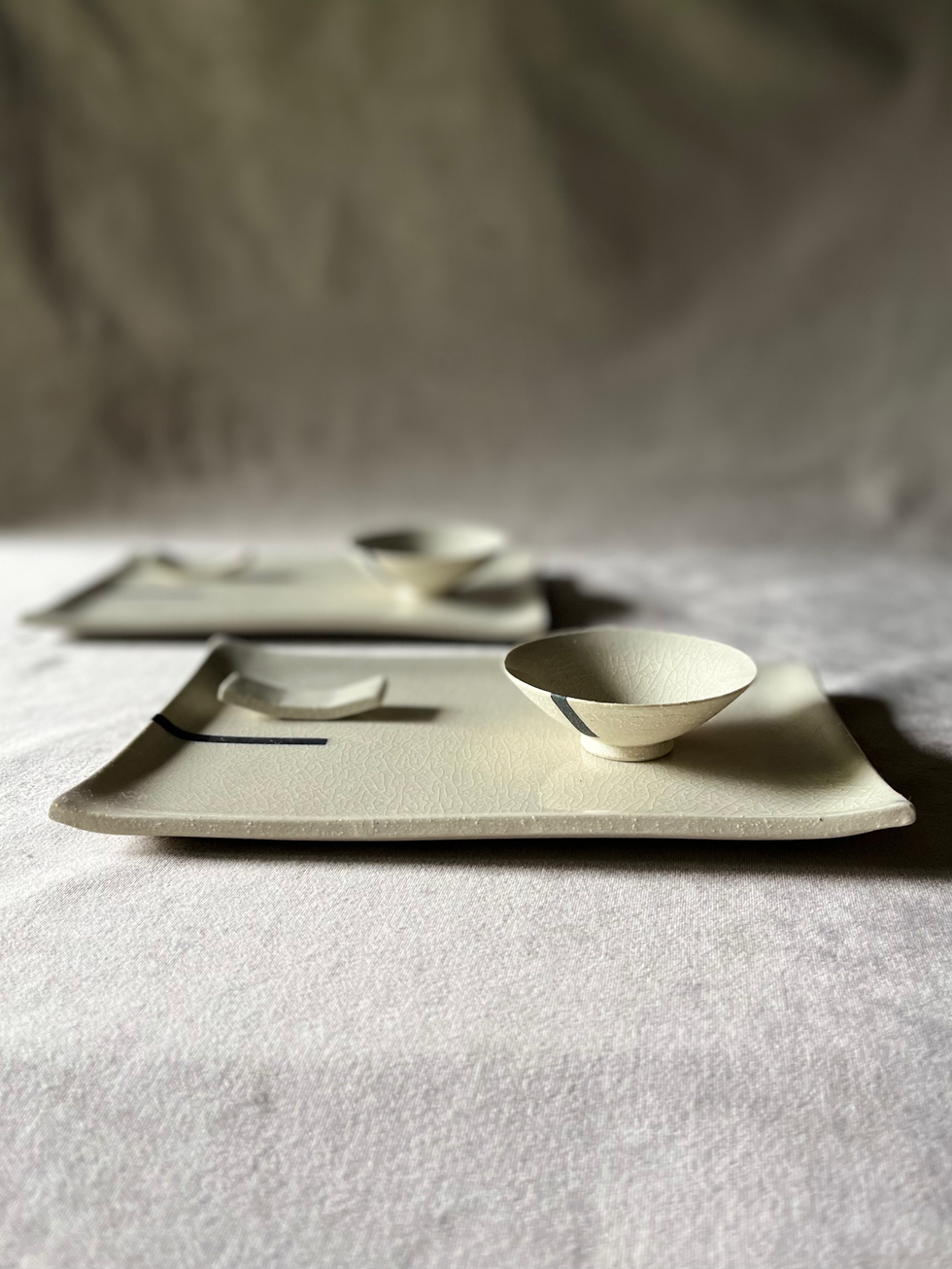 Conjunto para sushi feito à mão em cerâmica de alta temperatura, na cor off-white