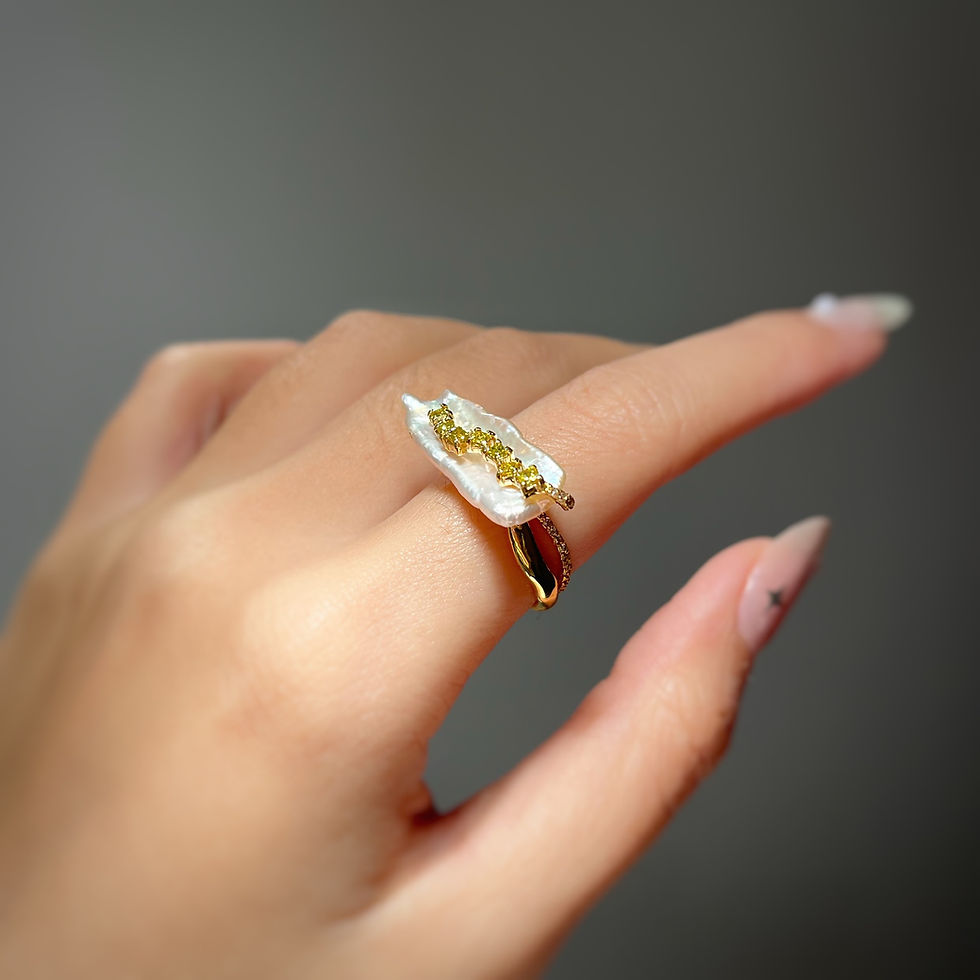 Thumbnail: MORNING GLORY keshi pearl & yellow diamond - 18K gold ring