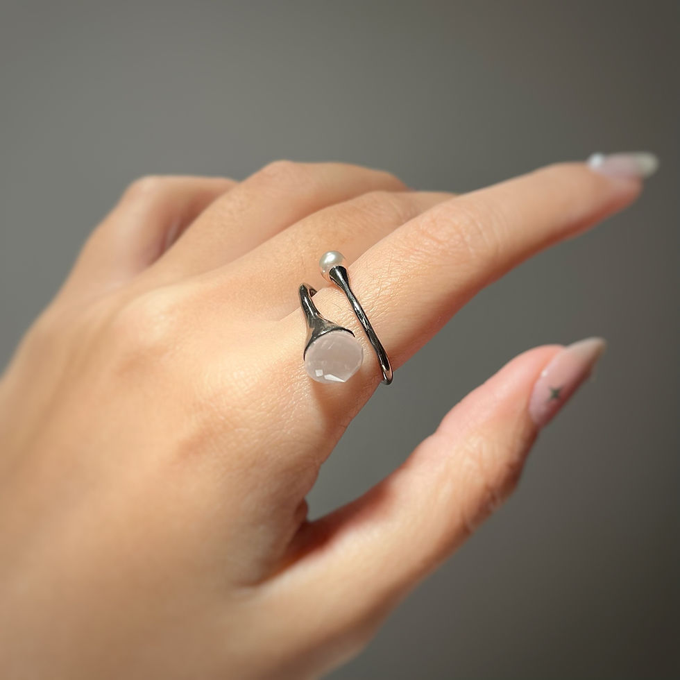 Thumbnail: CALLA rose quartz & seed pearl silver ring