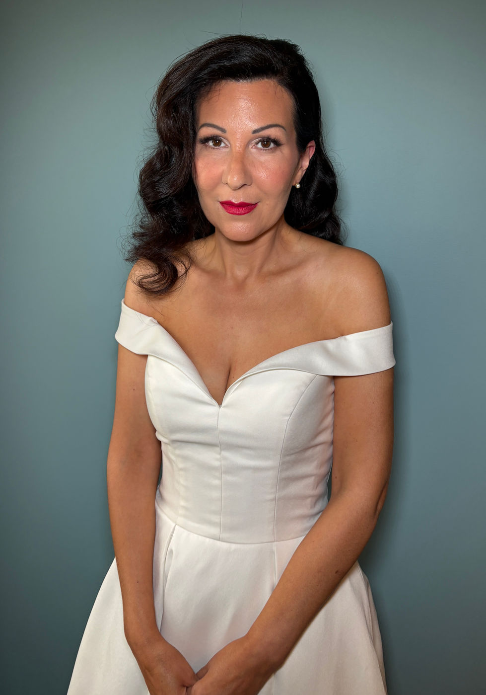 bride, bridal makeup, softglam makeup, red flowers, red boquet, pink flowers, pink boquet, yellow flowers, yellow boquet, summer wedding, autumn wedding,wedding, bristol makeup artist, bridal makeup artist, romantic makeup,makeup, bride, wedding, bridal flowers, wedding boquet, bridal boquet,devon wedding, autumn wedding, folly farm, the great tythe barn, bath makeup artist