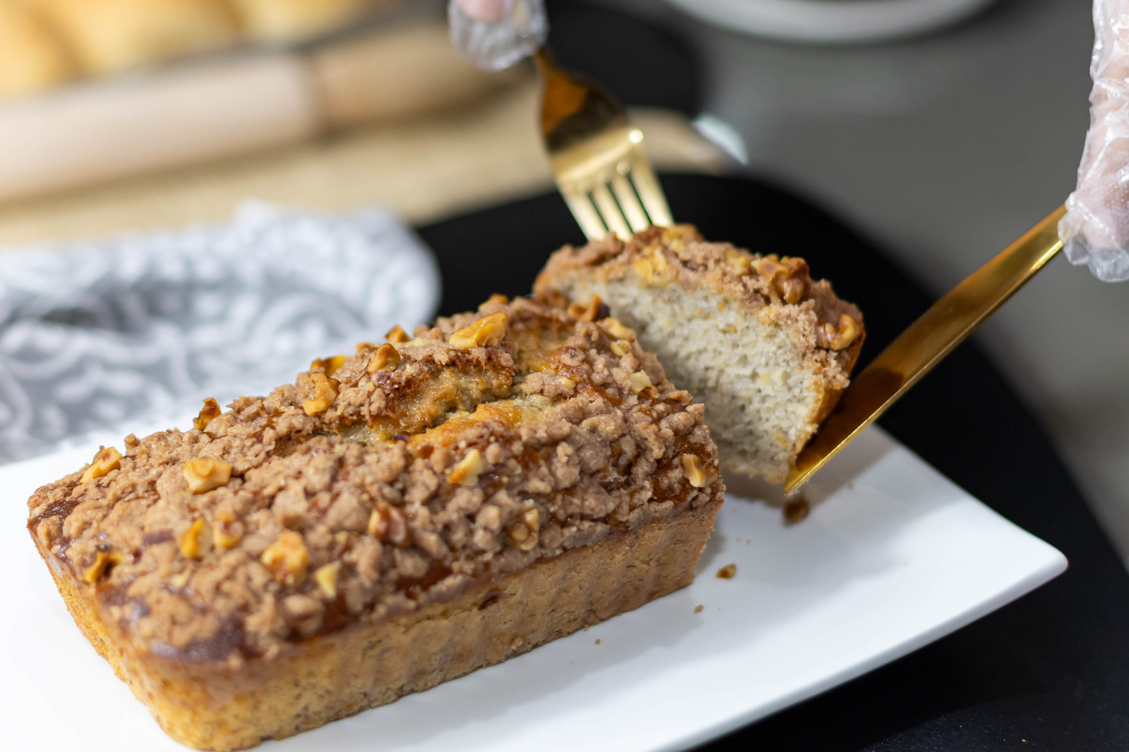Banana Loaf Bread w/ Cinnamon Streusel
