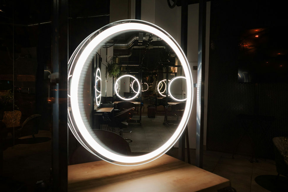 Espejos con Luz LED, Neón y Touch: Ideas Modernas para Iluminar tu Hogar con Elegancia
