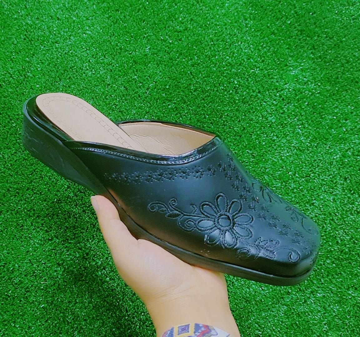 سليبر جلد حريمى