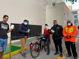 Seguradora distribui máscaras reutilizáveis de tecido para motoboys
