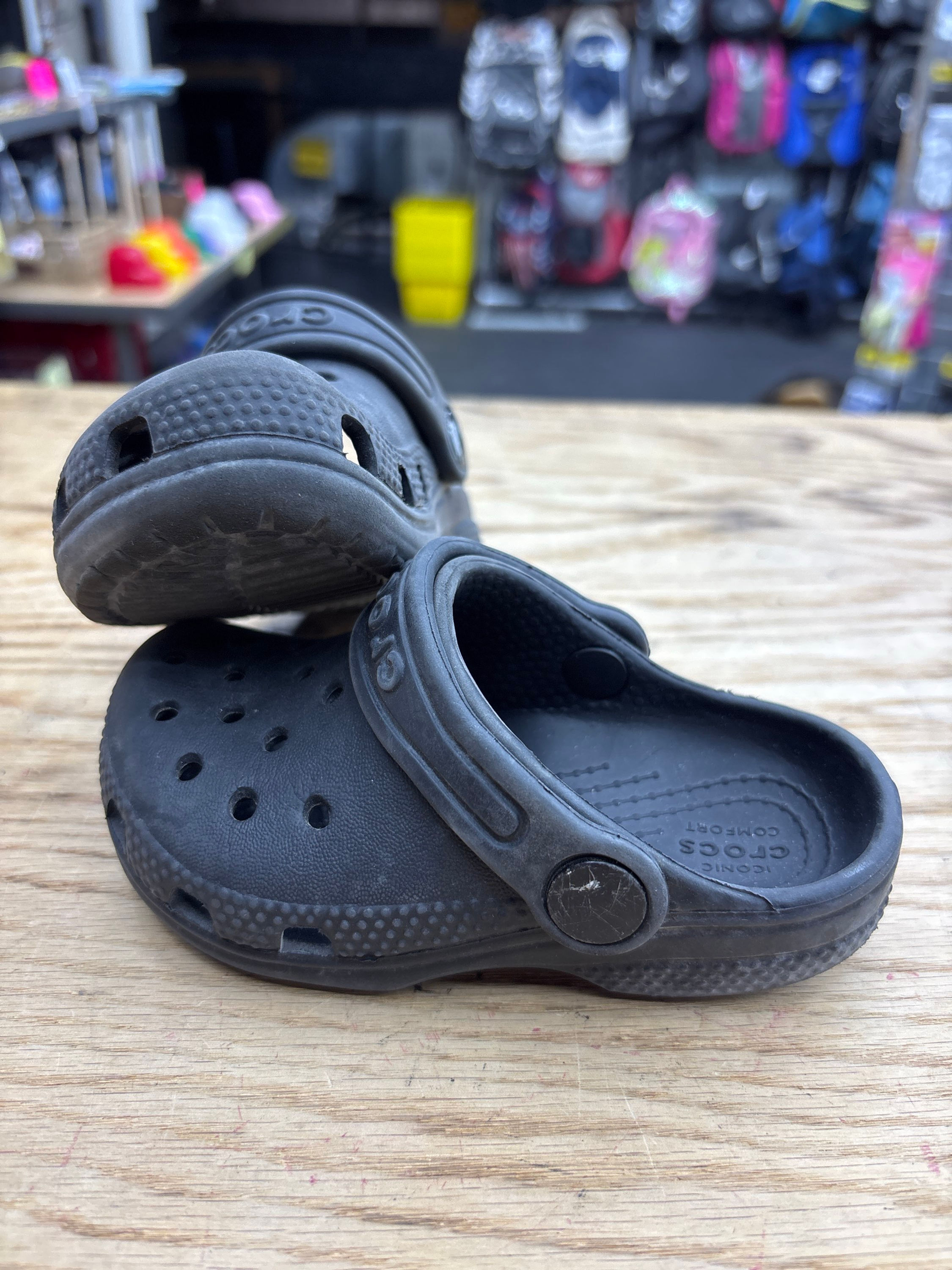 Crocs Black Ballfield Shoes 7C