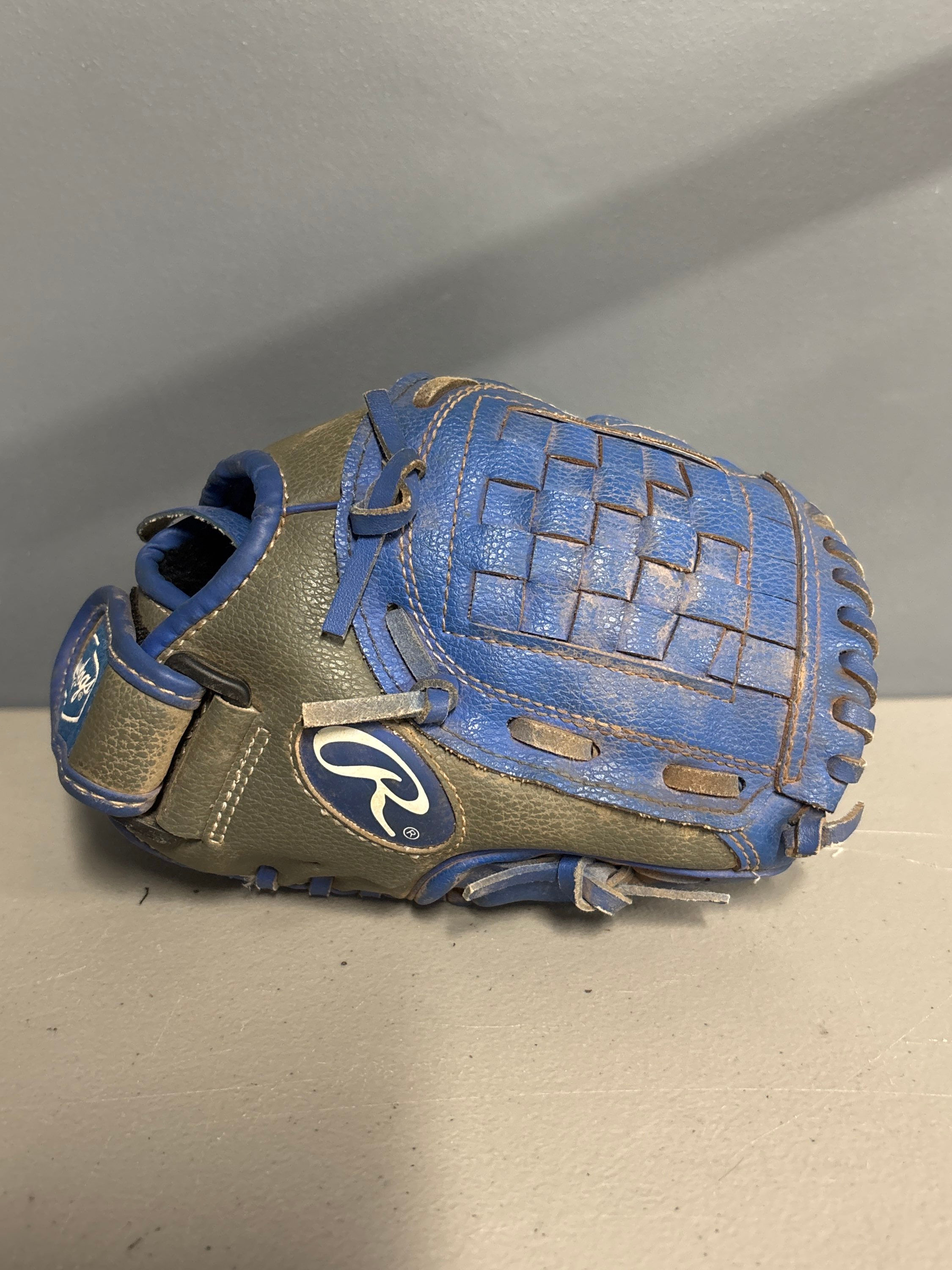 10” Rawlings Savage Grey/Blue Glove