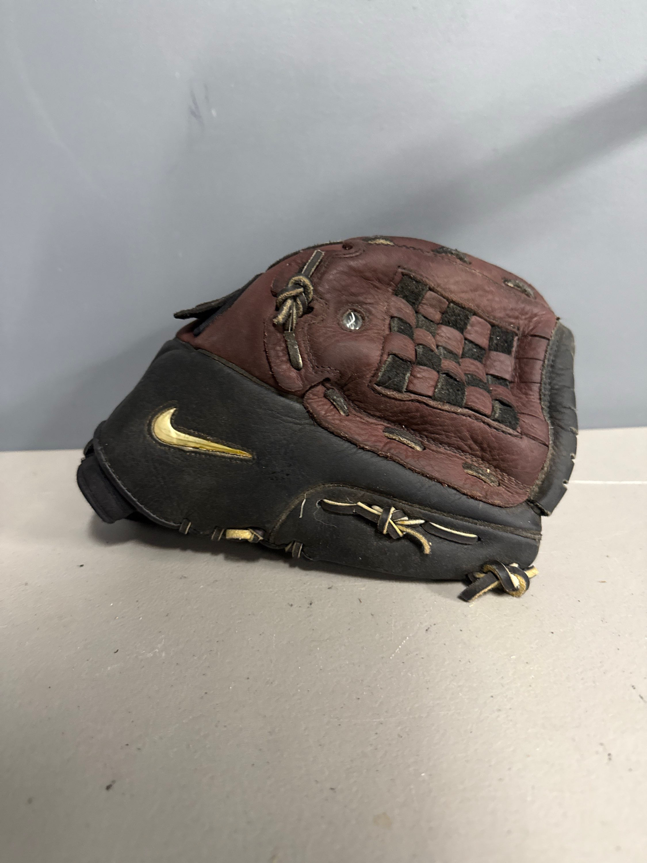 12" Nike Athena 1200 Glove