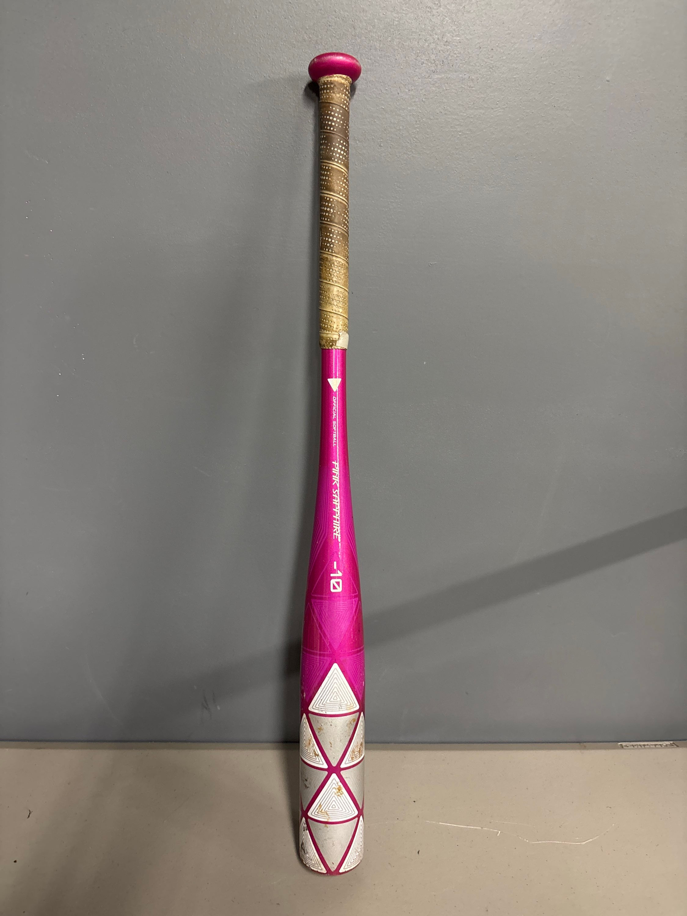 27”/-10 Easton Pink Sapphire Softball Bat